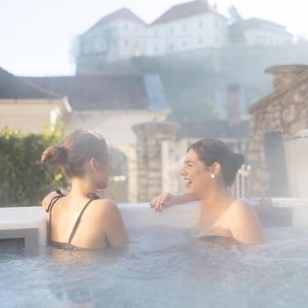 Frida Apartman, Exkluziv Varpanoramaval, A Belvaros Sziveben, Ingyenes Parkolassal เวสเปรม ภายนอก รูปภาพ