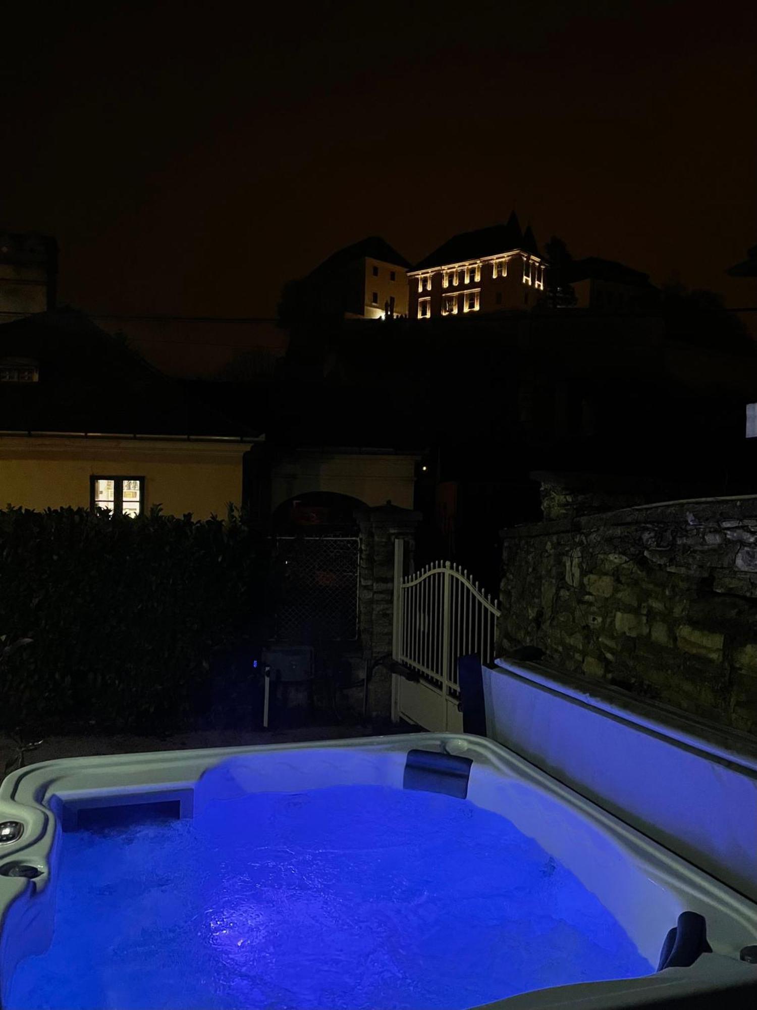 Frida Apartman, Exkluziv Varpanoramaval, A Belvaros Sziveben, Ingyenes Parkolassal เวสเปรม ภายนอก รูปภาพ