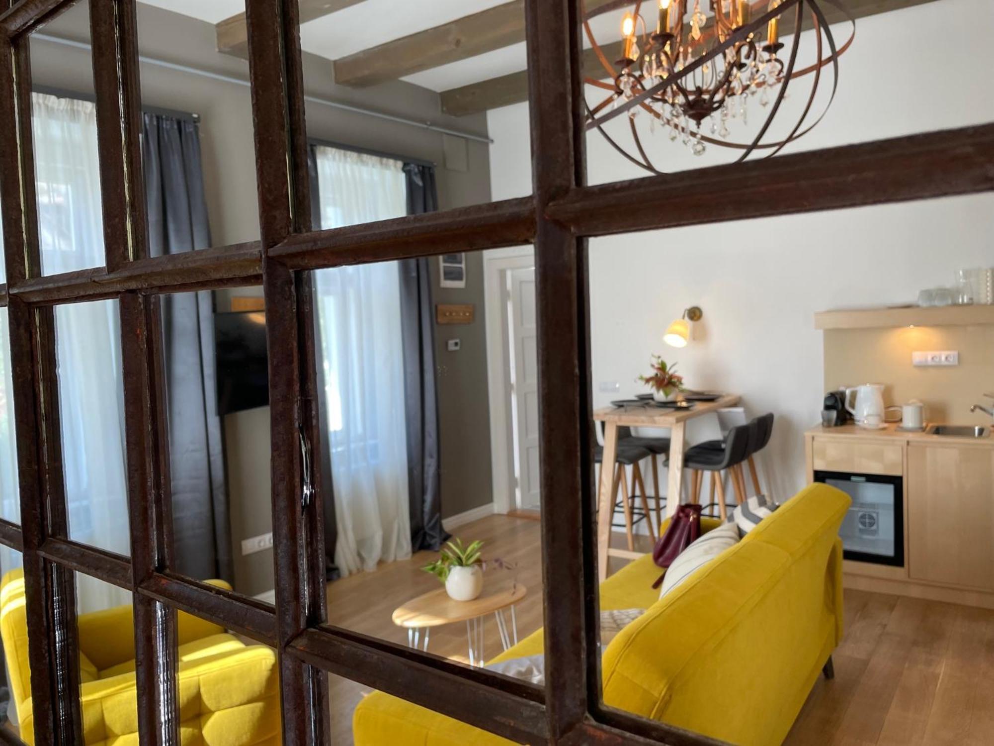 Frida Apartman, Exkluziv Varpanoramaval, A Belvaros Sziveben, Ingyenes Parkolassal เวสเปรม ภายนอก รูปภาพ